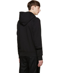 schwarzer Pullover mit einem Kapuze von Alexander McQueen