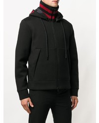 schwarzer Pullover mit einem Kapuze von Moncler