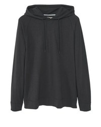 schwarzer Pullover mit einem Kapuze von Mango