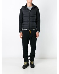 schwarzer Pullover mit einem Kapuze von Moncler