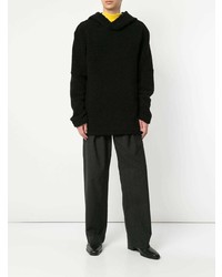 schwarzer Pullover mit einem Kapuze von Strateas Carlucci