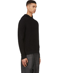 schwarzer Pullover mit einem Kapuze von Robert Geller
