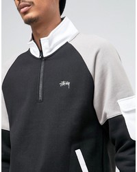 schwarzer Pullover mit einem Kapuze von Stussy