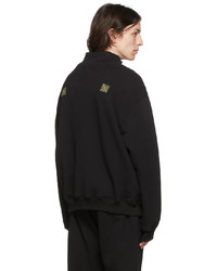 schwarzer Pullover mit einem Reißverschluss am Kragen von Adish