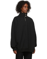 schwarzer Pullover mit einem Reißverschluss am Kragen von We11done