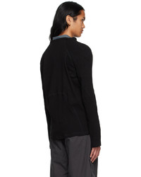 schwarzer Pullover mit einem Reißverschluss am Kragen von Hyein Seo