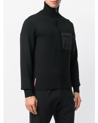 schwarzer Pullover mit einem Reißverschluss am Kragen von Prada