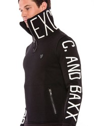 schwarzer Pullover mit einem Reißverschluss am Kragen von Cipo & Baxx