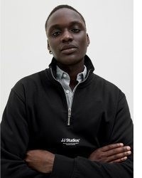 schwarzer Pullover mit einem Reißverschluss am Kragen von Jack & Jones