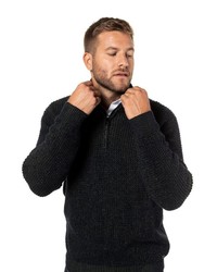 schwarzer Pullover mit einem Reißverschluss am Kragen von JP1880
