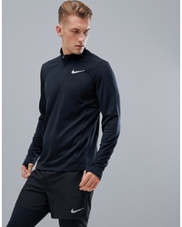 schwarzer Pullover mit einem Reißverschluss am Kragen von Nike Running