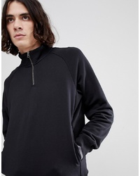 schwarzer Pullover mit einem Reißverschluss am Kragen von Nike SB