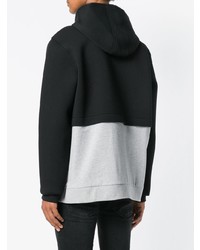 schwarzer Pullover mit einem Reißverschluss am Kragen von Karl Lagerfeld