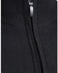 schwarzer Pullover mit einem Reißverschluß von Bernd Berger