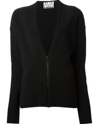 schwarzer Pullover mit einem Reißverschluß