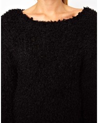 schwarzer Pullover mit einem Rundhalsausschnitt aus Bouclé von Asos