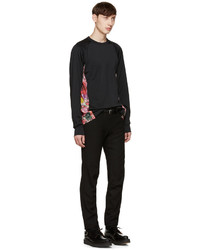 schwarzer Pullover mit einem Rundhalsausschnitt aus Netzstoff mit Blumenmuster von Comme des Garcons