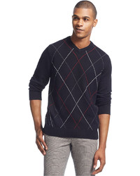 schwarzer Pullover mit einem Rundhalsausschnitt mit geometrischem Muster