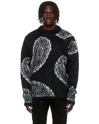 schwarzer Pullover mit einem Rundhalsausschnitt mit Paisley-Muster