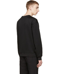 schwarzer Pullover mit einem Rundhalsausschnitt von McQ