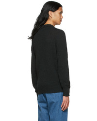 schwarzer Pullover mit einem Rundhalsausschnitt von Doppiaa
