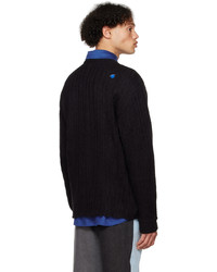 schwarzer Pullover mit einem Rundhalsausschnitt von Ader Error
