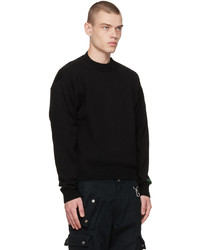 schwarzer Pullover mit einem Rundhalsausschnitt von Reese Cooper® 