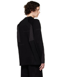 schwarzer Pullover mit einem Rundhalsausschnitt von Byborre