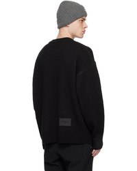 schwarzer Pullover mit einem Rundhalsausschnitt von We11done