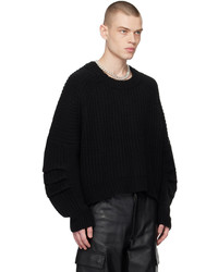 schwarzer Pullover mit einem Rundhalsausschnitt von ALTU