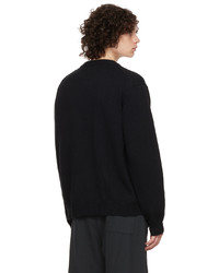 schwarzer Pullover mit einem Rundhalsausschnitt von Han Kjobenhavn