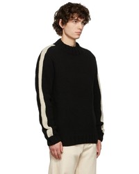 schwarzer Pullover mit einem Rundhalsausschnitt von YMC