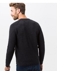 schwarzer Pullover mit einem Rundhalsausschnitt von Brax