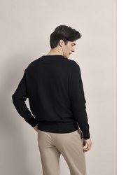 schwarzer Pullover mit einem Rundhalsausschnitt von Bugatti