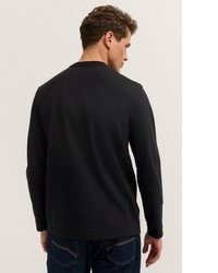 schwarzer Pullover mit einem Rundhalsausschnitt von Bugatti