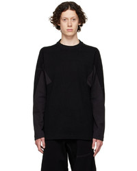 schwarzer Pullover mit einem Rundhalsausschnitt von Byborre