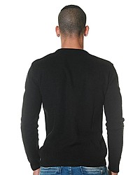 schwarzer Pullover mit einem Rundhalsausschnitt von CE&CE