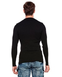 schwarzer Pullover mit einem Rundhalsausschnitt von Cipo & Baxx