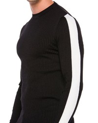 schwarzer Pullover mit einem Rundhalsausschnitt von Cipo & Baxx