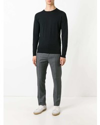 schwarzer Pullover mit einem Rundhalsausschnitt von John Smedley