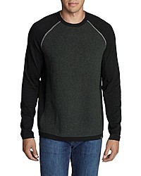 schwarzer Pullover mit einem Rundhalsausschnitt von Eddie Bauer