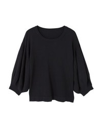 schwarzer Pullover mit einem Rundhalsausschnitt von Mango