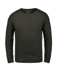 schwarzer Pullover mit einem Rundhalsausschnitt von Produkt