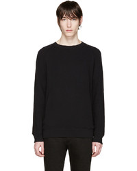 schwarzer Pullover mit einem Rundhalsausschnitt von R 13