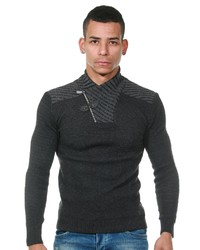 schwarzer Pullover mit einem Schalkragen von CE&CE