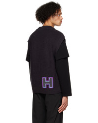 schwarzer Pullover mit einem V-Ausschnitt von C2h4