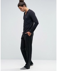 schwarzer Pullover mit einem V-Ausschnitt von Hugo Boss