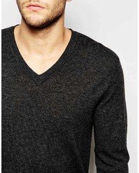 schwarzer Pullover mit einem V-Ausschnitt von Asos