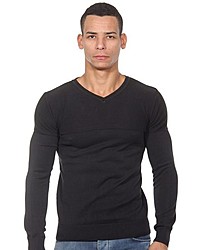 schwarzer Pullover mit einem V-Ausschnitt von FIOCEO