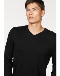 schwarzer Pullover mit einem V-Ausschnitt von John Devin